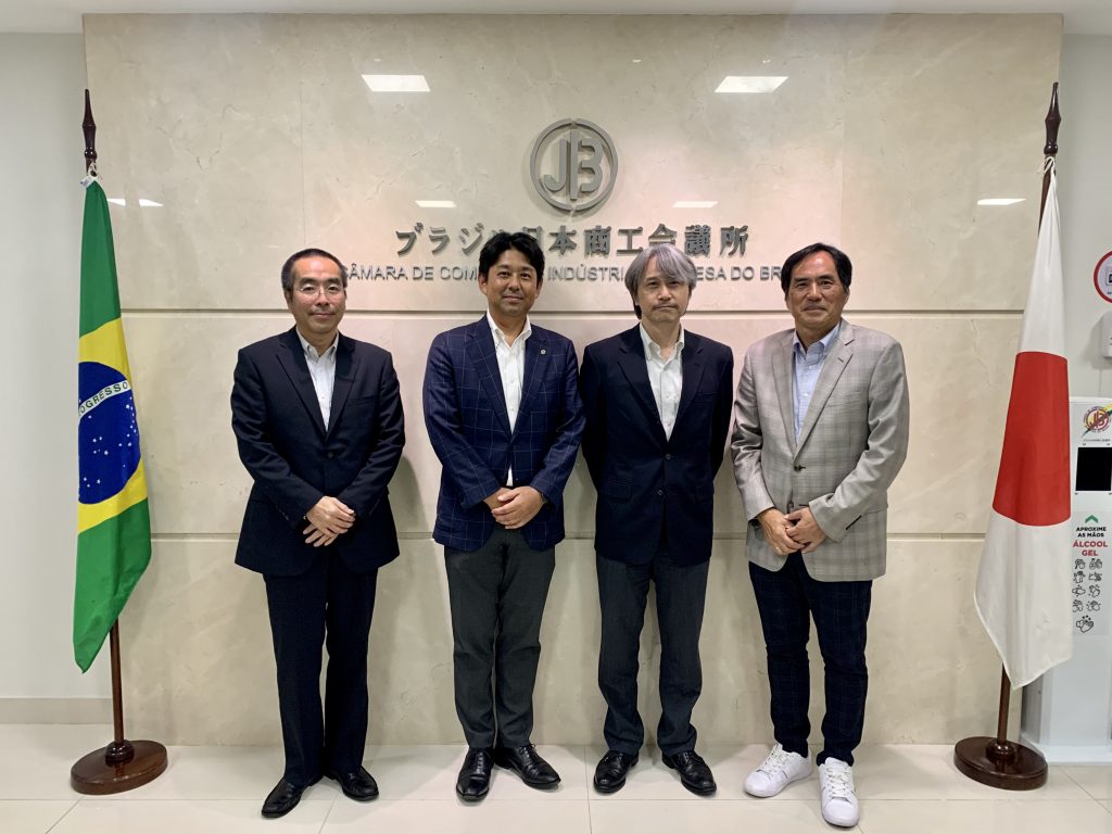 ブラジル島津製作所の有村社長と後任の芳野新社長が訪問